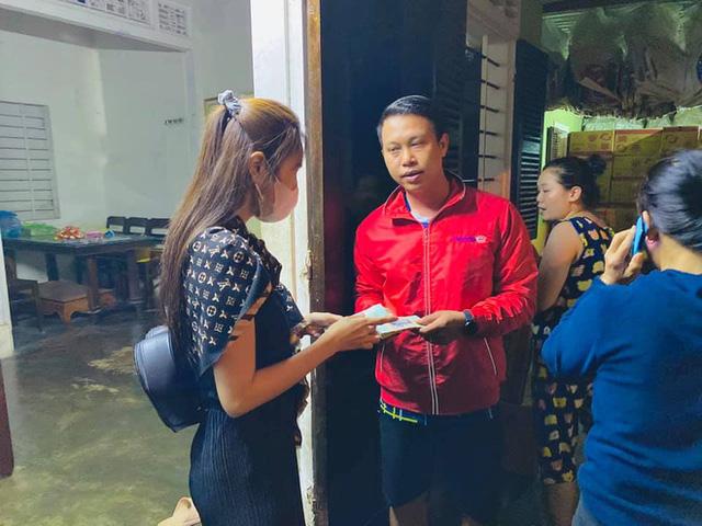 Phỏng vấn nóng Thuỷ Tiên đến Huế cứu trợ miền Trung: Đã kêu gọi được hơn 8 tỷ, bán hết hột xoàn làm từ thiện và chưa kịp báo chồng - Ảnh 4. Phỏng vấn nóng Thuỷ Tiên đến Huế cứu trợ miền Trung: Đã kêu gọi được hơn 8 tỷ, bán hết hột xoàn làm từ thiện và chưa kịp báo chồng - Ảnh 4.