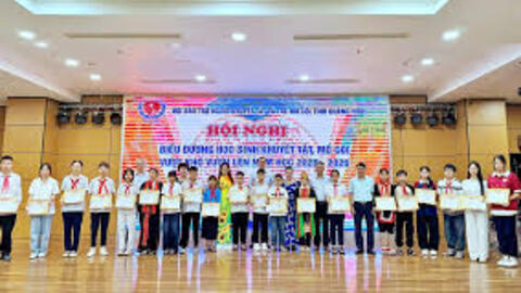 Quảng Ninh biểu dương học sinh khuyết tật, mồ côi tiêu biểu vượt khó vươn lên