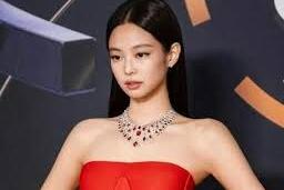 'Phú bà' Jennie (BLACKPINK) mua đứt tòa nhà 360 tỷ đồng