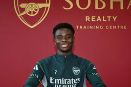 Arsenal ‘trói chân’ tới năm 2030, Saka bật khóc trước 'món quà đặc biệt’