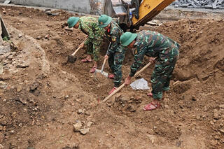 <a href="/thoi-su" title="Thời sự" rel="dofollow">Thời sự</a>