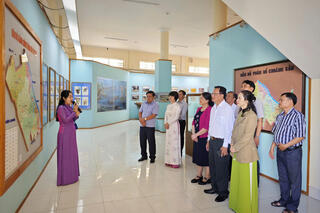 <a href="/giao-duc" title="Giáo dục" rel="dofollow">Giáo dục</a>