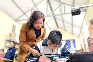 <a href="/giao-duc" title="Giáo dục" rel="dofollow">Giáo dục</a>