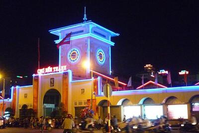 1024px-Ben_Thanh_market_at_night