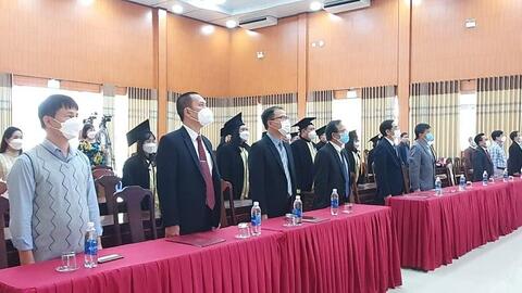 Trường Đại học Kinh tế Huế trao bằng thạc sĩ, cử nhân cho hơn 800 học viên