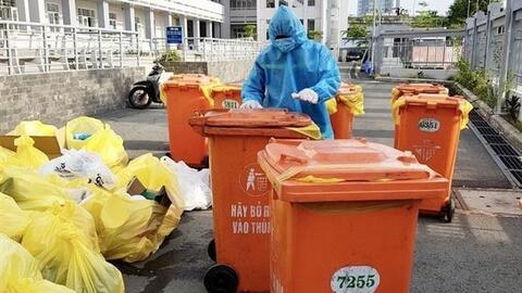 Yêu cầu các địa phương bố trí thu gom rác tại các gia đình có F0