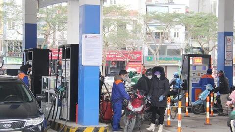 Phó Thủ tướng: Điều hành giá xăng dầu bám sát giá thị trường thế giới
