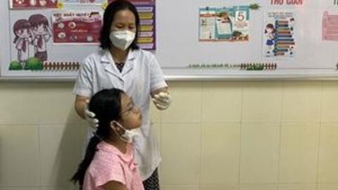 TPHCM: Nhiều kiến nghị bổ sung nhân viên y tế trong trường học