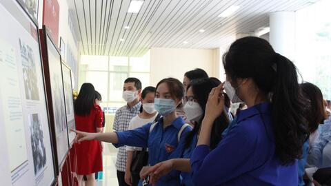 Khai mạc triển lãm "Chủ tịch Hồ Chí Minh với sự nghiệp giáo dục"