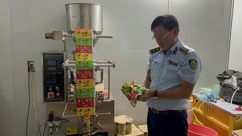 "Hô biến" hàng tấn kẹo Trung Quốc thành kẹo xuất xứ Nhật Bản
