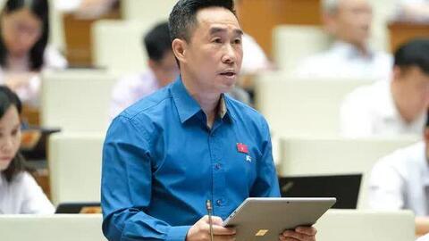 Không được ngăn chặn, cản trở việc sử dụng Quốc kỳ, Quốc huy, Quốc ca