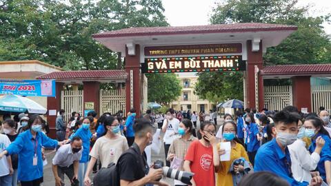 Hơn 3.500 thí sinh làm thủ tục dự thi vào các trường THPT chuyên tại Nghệ An