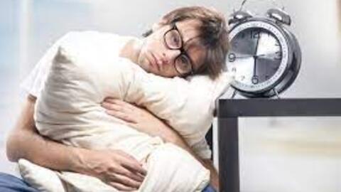 Tỉnh giấc vào các khung giờ này có thể là dấu hiệu cảnh báo gan, phổi, mật đang bị tổn thương