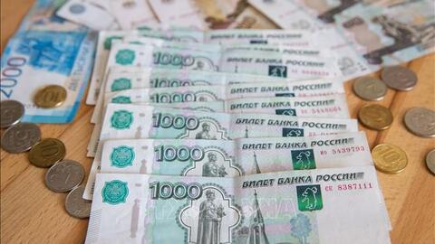 Đồng tiền Nga lại giảm giá mạnh, hơn 100 ruble mới đổi được 1 USD