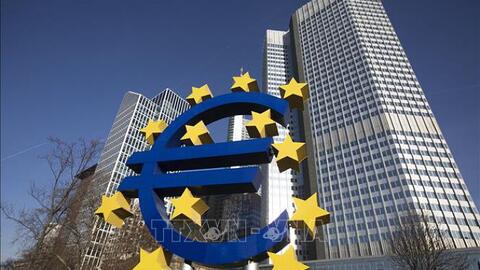 ECB tiếp tục giữ lãi suất ở mức cao kỷ lục
