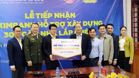 Eximbank trao tặng nhà lắp ghép cho 300 hộ nghèo tại Nghệ An