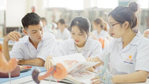 8 ngành học ra trường không lo thất nghiệp ở Việt Nam: Thu nhập lên đến hàng tỷ đồng/năm, khát nhân lực trầm trọng