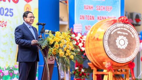 Thủ tướng căn dặn thế hệ trẻ nuôi dưỡng ý chí vươn lên, có khát vọng cống hiến