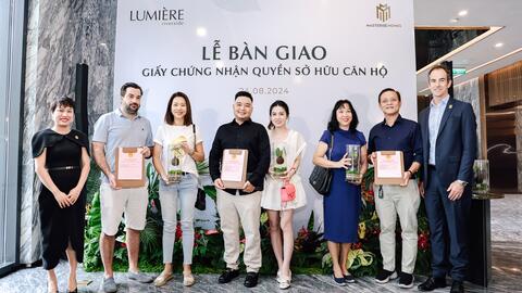 Liên tục bàn giao sổ hồng tại các dự án, Masterise Homes® khẳng định uy tín với pháp lý vững vàng