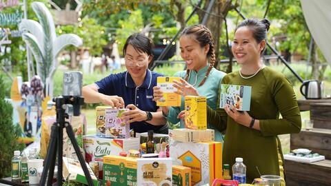 Buôn bán hàng trên không gian mạng, quản lý bằng cách nào?