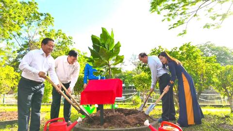 Cà Mau phát động phong trào trồng cây nhớ Bác