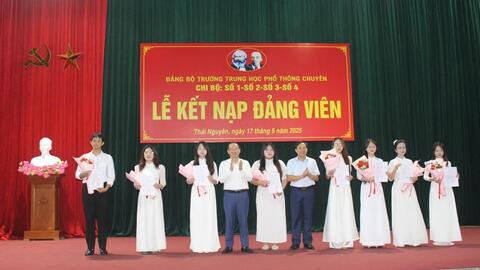 Thái Nguyên: 29 học sinh ưu tú được kết nạp Đảng