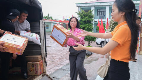Quyên góp vở viết và đồ dùng học tập hỗ trợ học sinh Bắc Ninh bị bão lũ