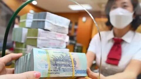 33% người trưởng thành lựa chọn gửi tiền tiết kiệm tại ngân hàng