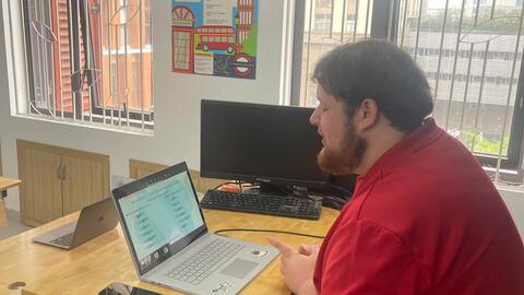 Lần đầu tiên học sinh Cao Bằng học tiếng Anh hằng tuần với giáo viên bản ngữ