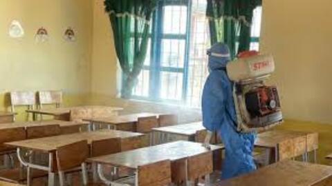 Tập trung khử khuẩn, xử lý ổ quai bị tại trường tiểu học ở Đắk Lắk