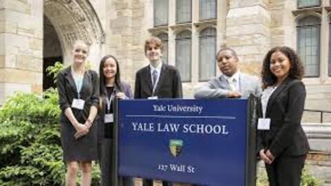 Trường Luật Yale mất vị trí đầu bảng