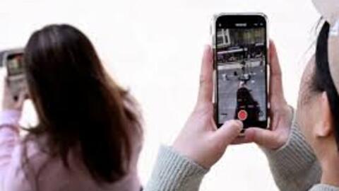 Hạn chế điện thoại trong trường học: 'Vùng xám' trong thực thi chính sách