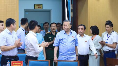 Cử tri nêu vấn đề “nóng” an toàn thực phẩm khi tiếp xúc với Tổng Bí thư, Chủ tịch nước Tô Lâm