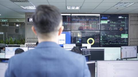 VN-Index tiến sát đỉnh cũ, thị trường đối mặt áp lực chốt lời