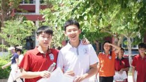 Đề thi môn Ngữ văn lớp 10 Nghệ An quen thuộc mà vẫn 'chạm' cảm xúc thiêng liêng