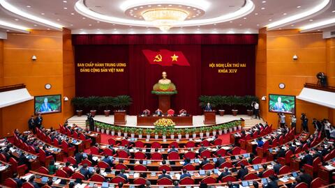 Lãnh đạo chủ chốt được bác sĩ thăm khám sức khỏe hằng ngày
