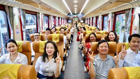 Chuyến tàu đặc biệt đưa những “chiến sĩ áo trắng” đến Bệnh viện Bạch Mai cơ sở Ninh Bình