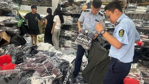 Hà Nội: Đội Quản lý thị trường số 8 xử lý 154 vụ vi phạm, chuyển điều tra 4 vụ liên quan hàng giả