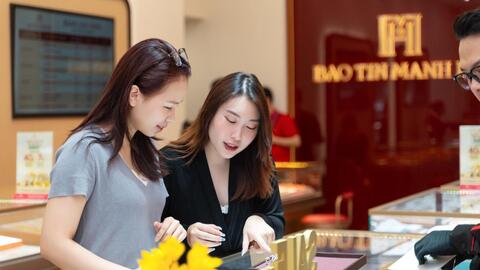 Giá vàng tăng phi mã vượt 4.100 USD/ounce, có nên chốt lời?