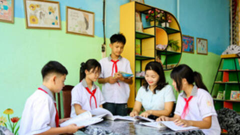 Phú Thọ rà soát từng trường, đưa sách giáo khoa đến nơi chưa đủ
