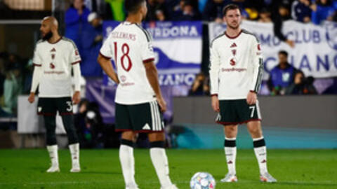 Man Utd thua mất mặt trước ‘đội bóng tí hon’