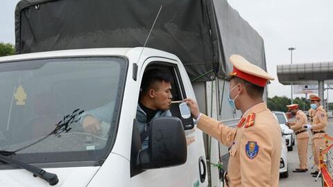 Tăng cường xử lý vi phạm nồng độ cồn dịp Tết