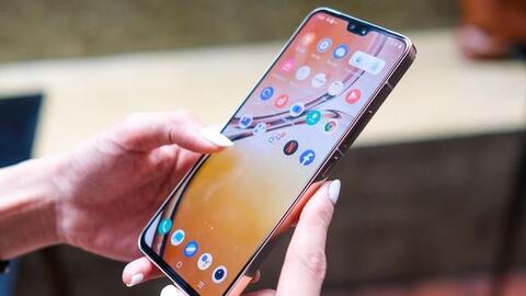 Sau Tết, hàng loạt smartphone chính hãng đua giảm giá mạnh để xả hàng