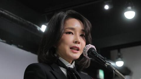 Vợ ứng viên tổng thống Hàn Quốc tuyên bố có khả năng bói siêu phàm, chồng có thể ngoại cảm