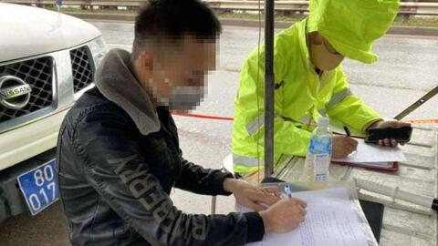 Đi dự sinh nhật bạn, tài xế được mời sử dụng ma tuý