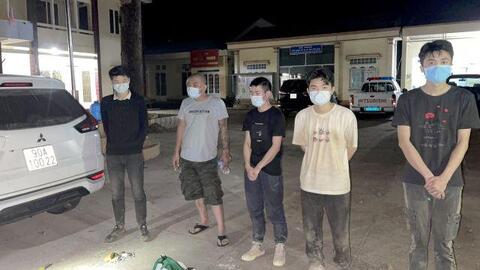 Tài xế dương tính với ma túy chở 4 người Trung Quốc nhập cảnh trái phép