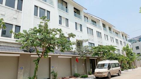 Giá BĐS được quảng bá tăng gấp 3 lần, sốt ầm ầm, người bán vẫn ôm đất cả năm, mòn mỏi tìm người "chốt"