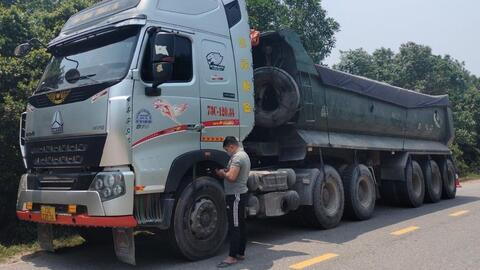 Chủ doanh nghiệp vận tải và lái xe bị phạt gần nửa tỷ đồng vì chở quá tải