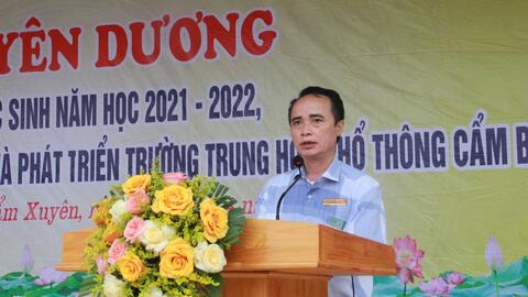 Hà Tĩnh: Trường THPT Cẩm Bình tuyên dương giáo viên, học sinh thành tích cao