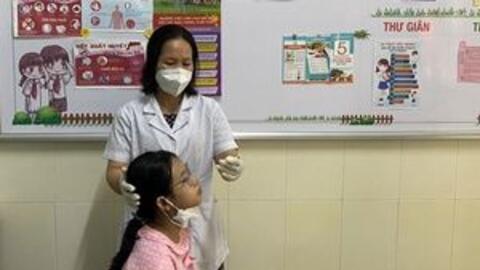 TPHCM: Nhiều kiến nghị bổ sung nhân viên y tế trong trường học